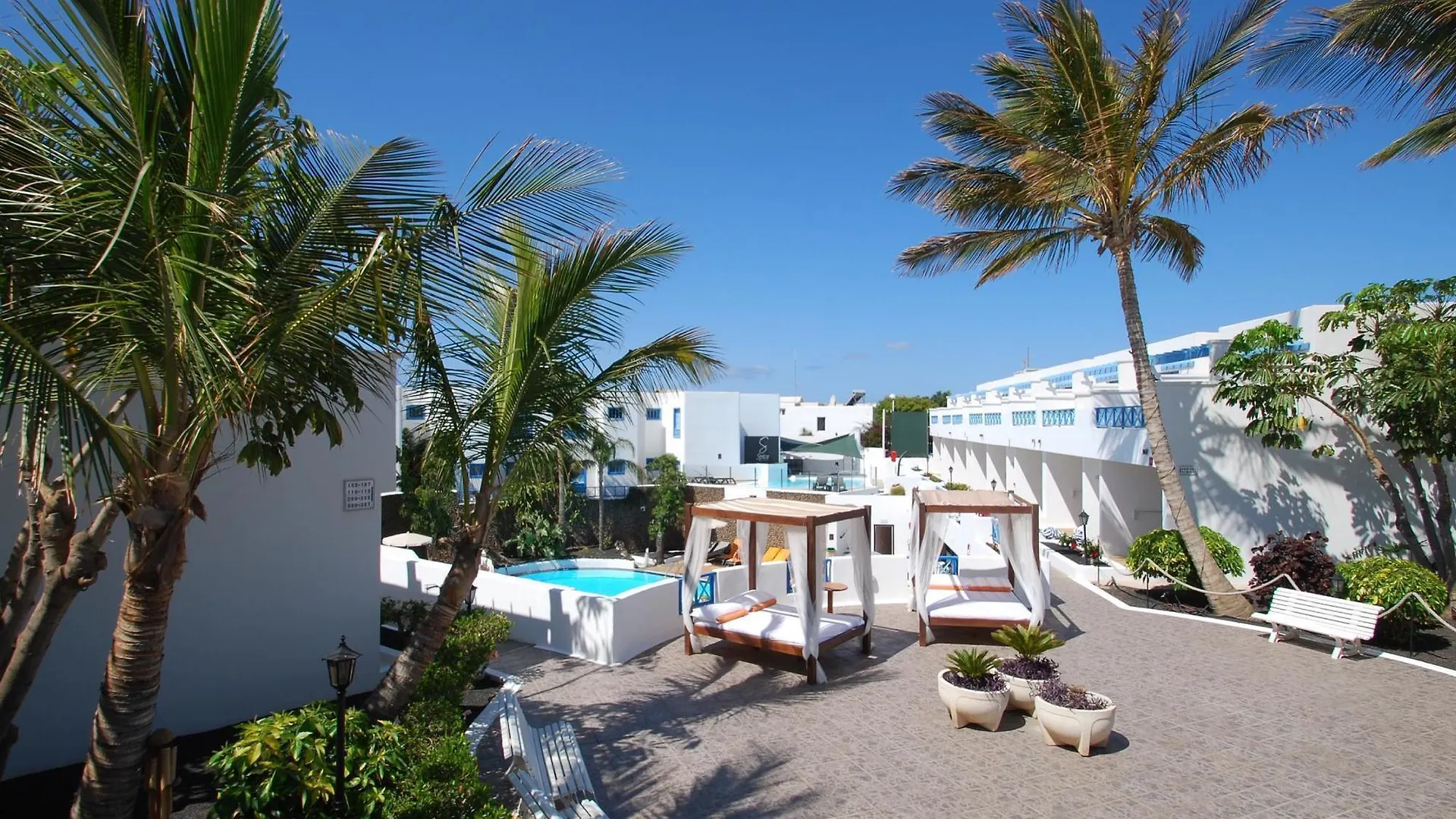 Отель Aqua Suites Puerto del Carmen